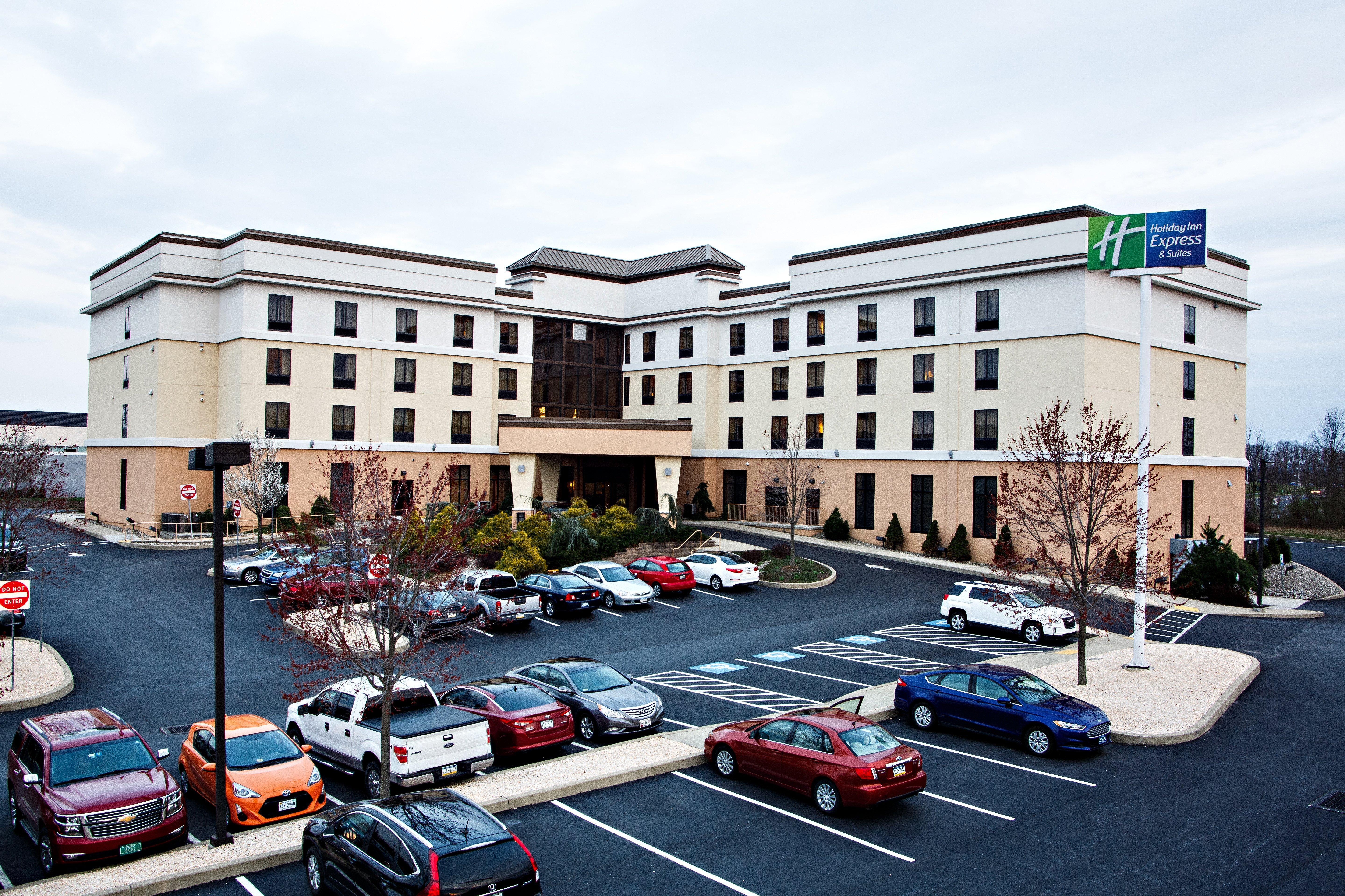 Holiday Inn Express & Suites Harrisburg West Mechanicsburg Bagian luar foto