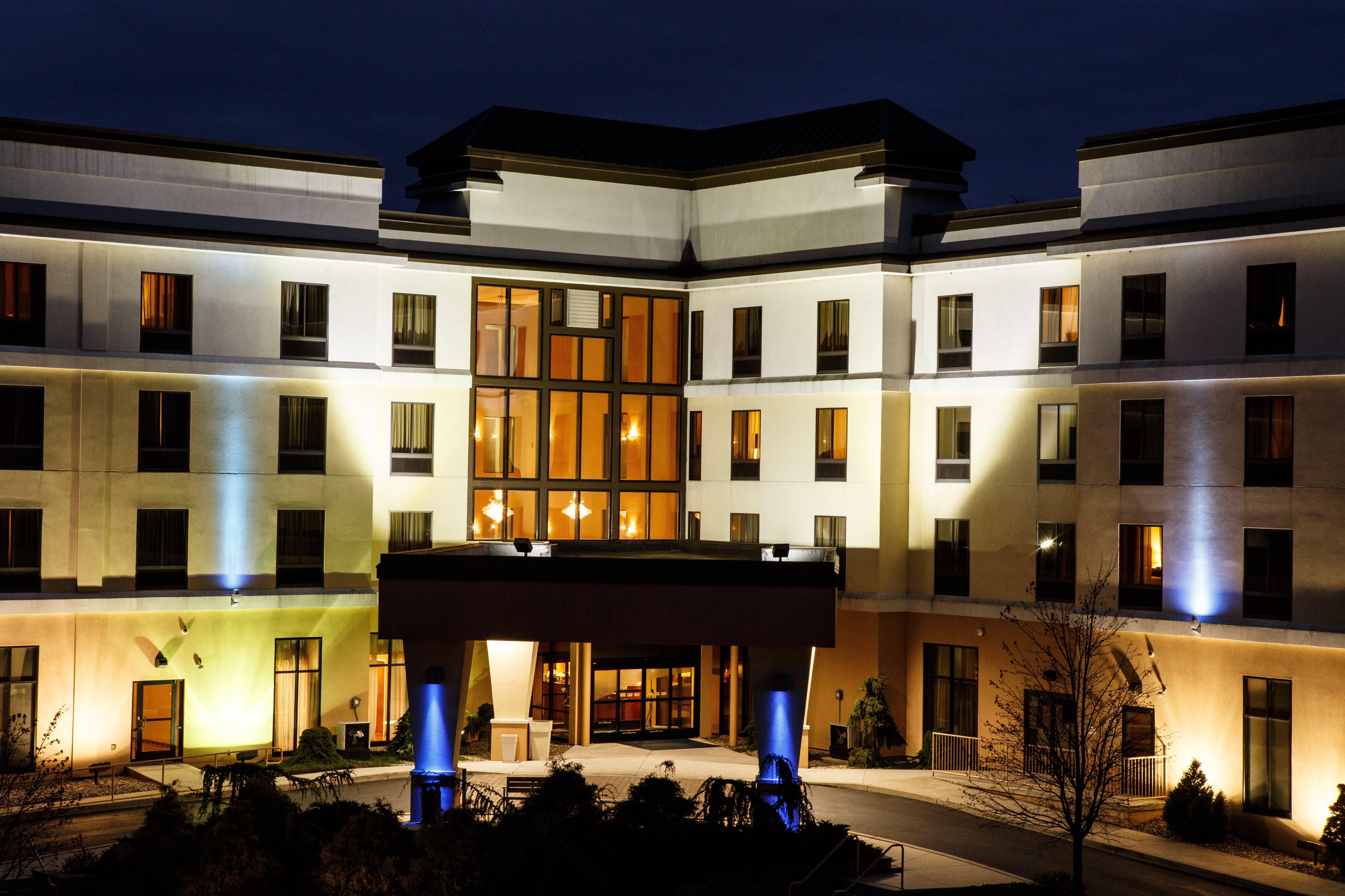 Holiday Inn Express & Suites Harrisburg West Mechanicsburg Bagian luar foto