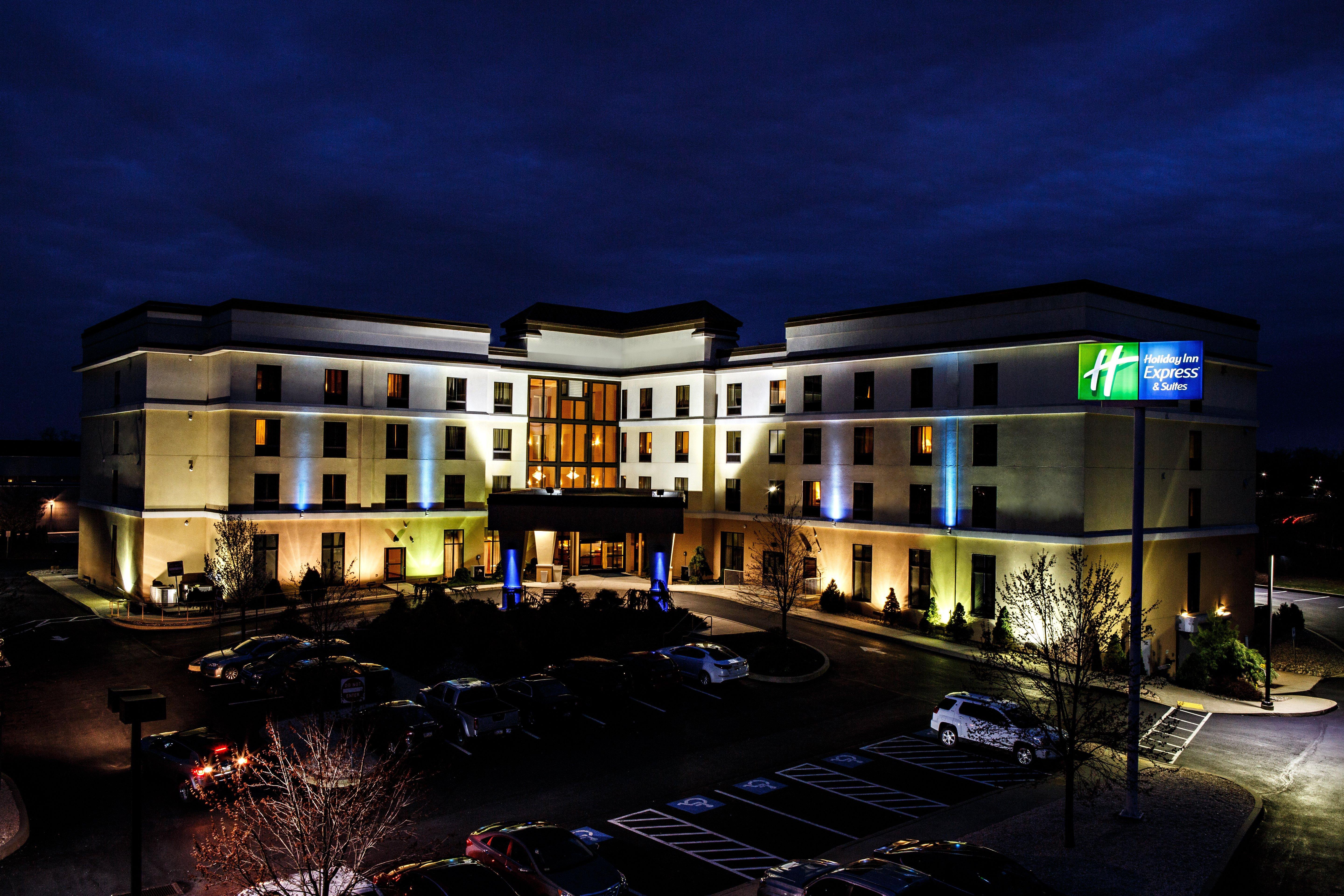 Holiday Inn Express & Suites Harrisburg West Mechanicsburg Bagian luar foto