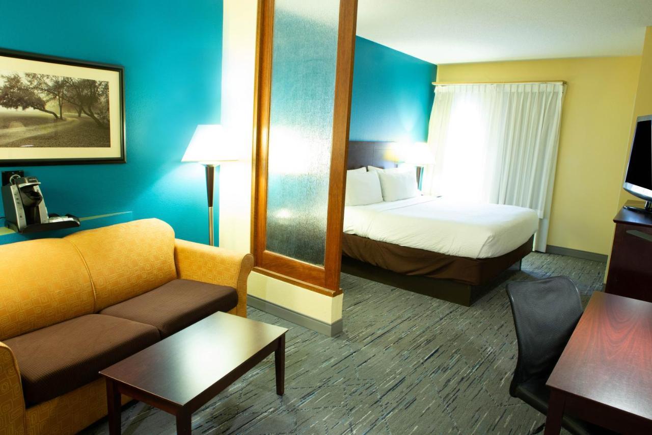 Holiday Inn Express & Suites Harrisburg West Mechanicsburg Bagian luar foto