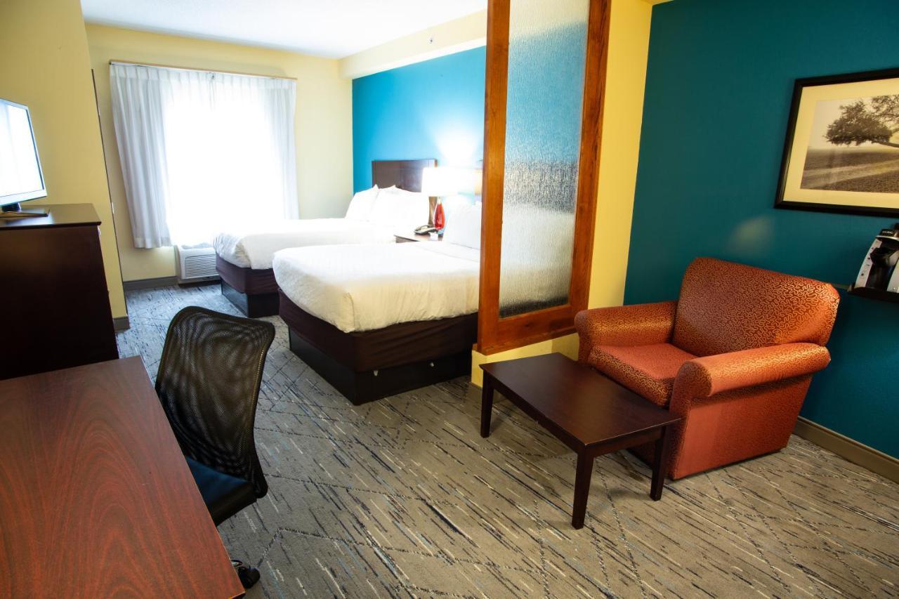 Holiday Inn Express & Suites Harrisburg West Mechanicsburg Bagian luar foto