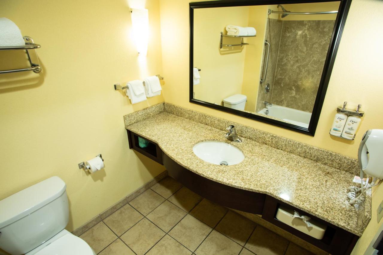 Holiday Inn Express & Suites Harrisburg West Mechanicsburg Bagian luar foto