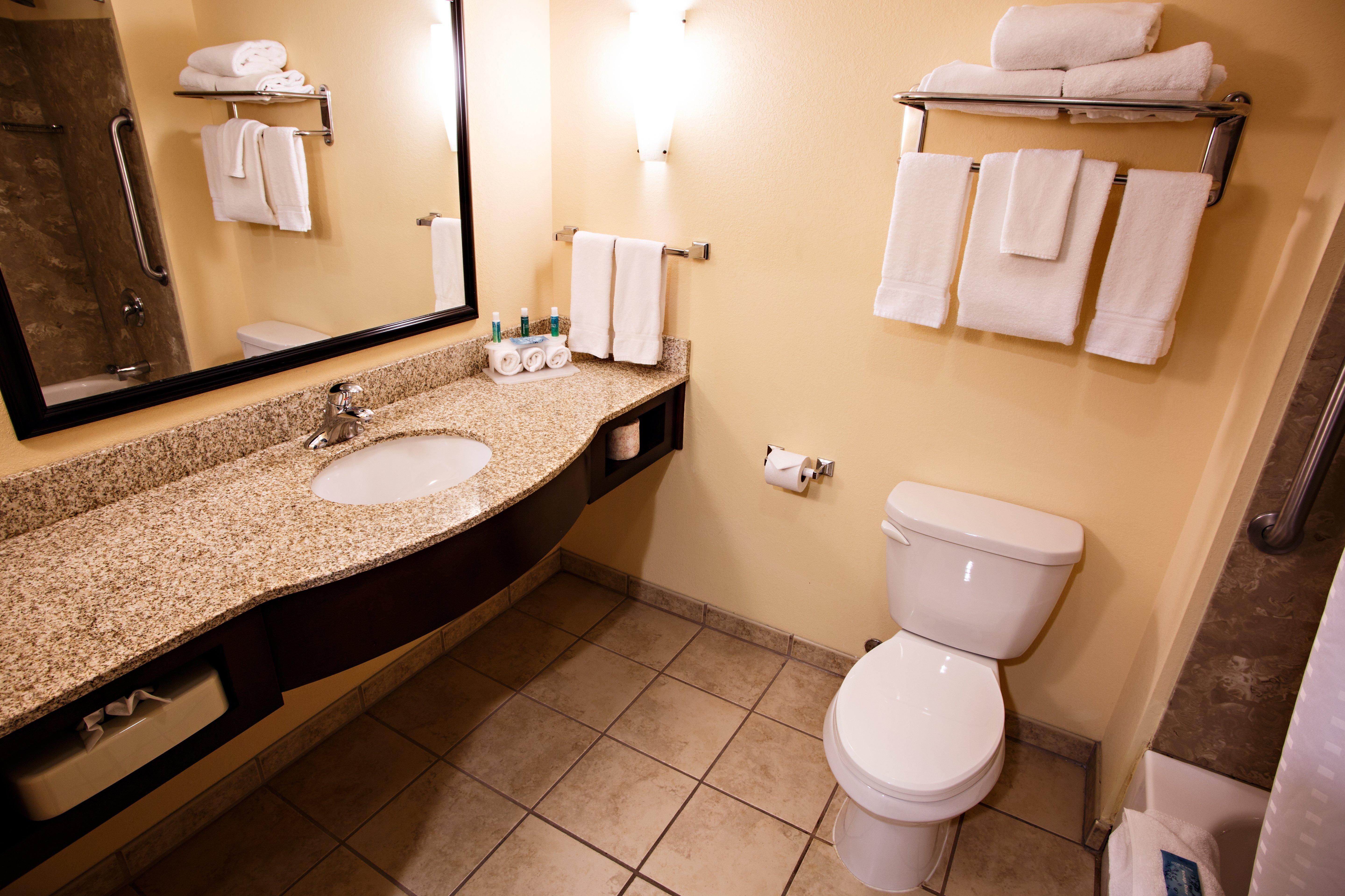 Holiday Inn Express & Suites Harrisburg West Mechanicsburg Bagian luar foto
