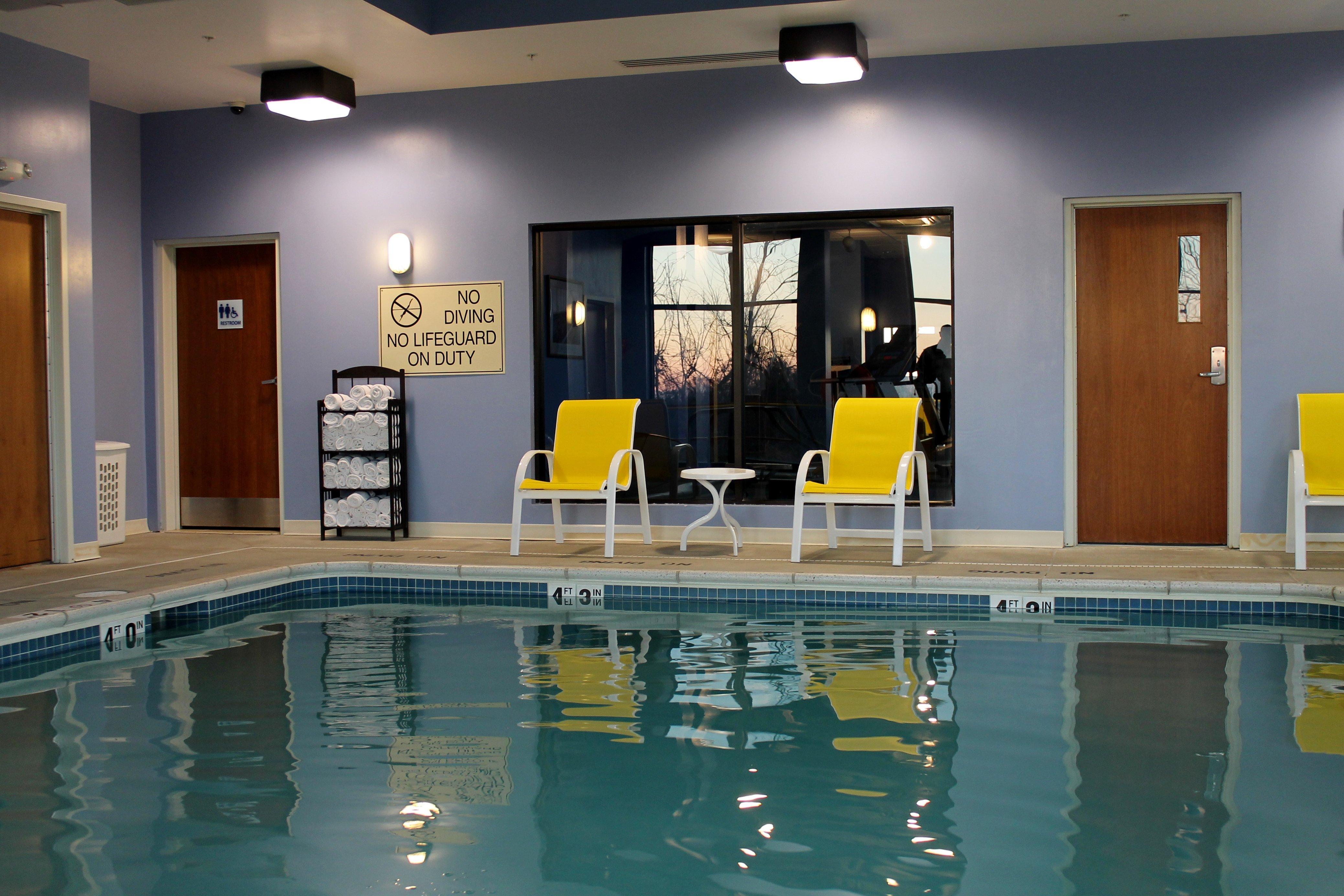 Holiday Inn Express & Suites Harrisburg West Mechanicsburg Bagian luar foto