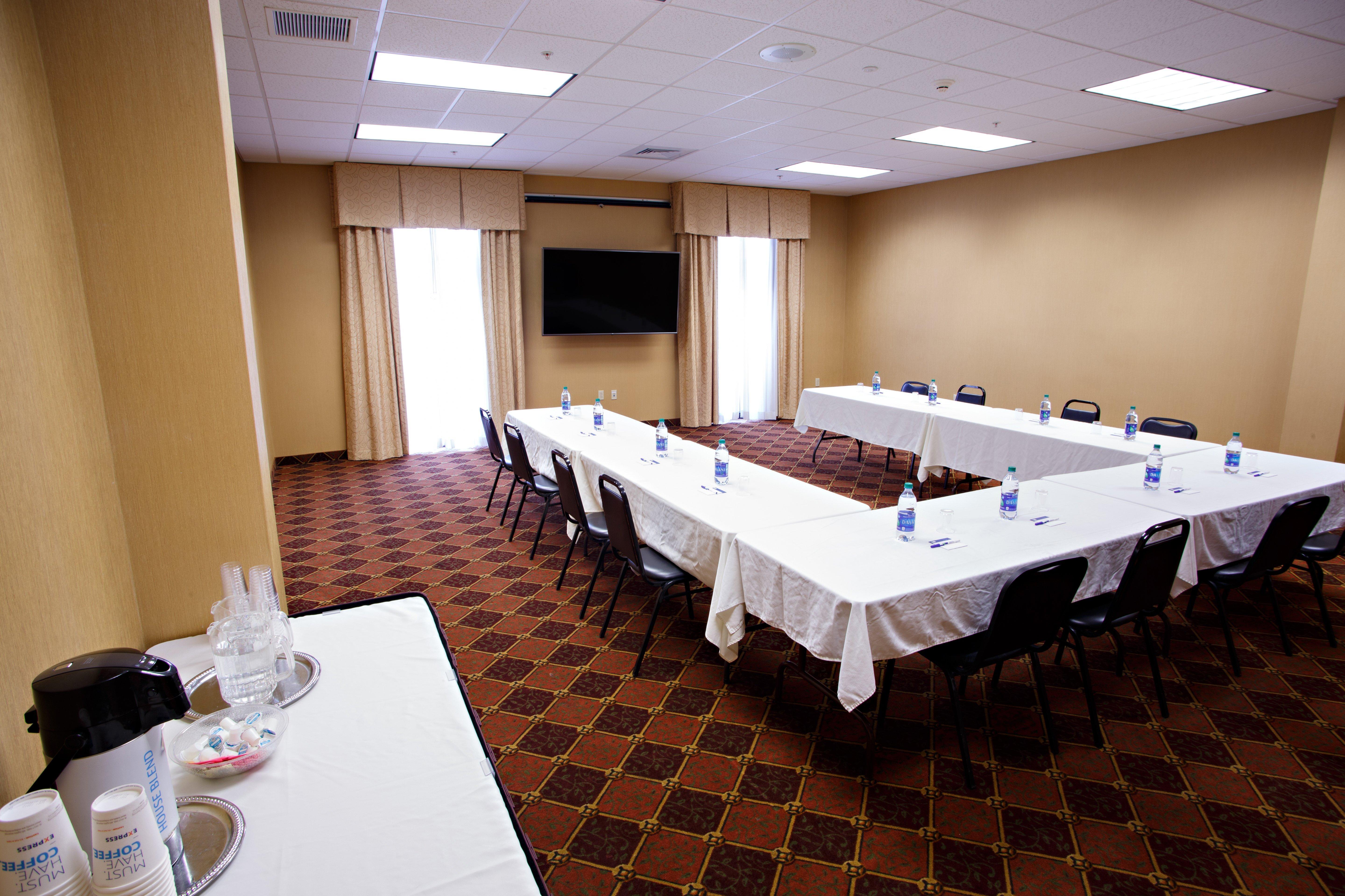 Holiday Inn Express & Suites Harrisburg West Mechanicsburg Bagian luar foto