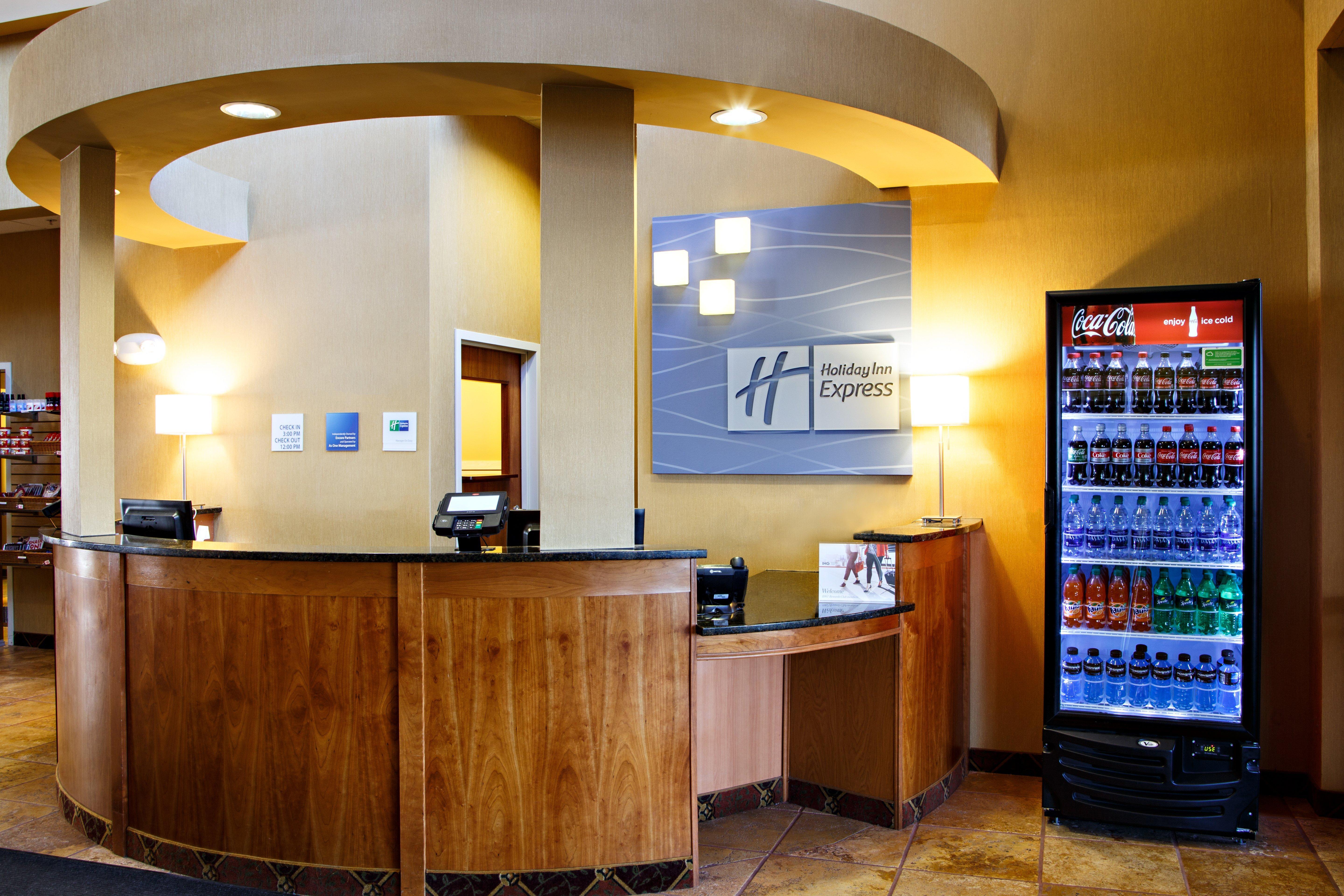 Holiday Inn Express & Suites Harrisburg West Mechanicsburg Bagian luar foto