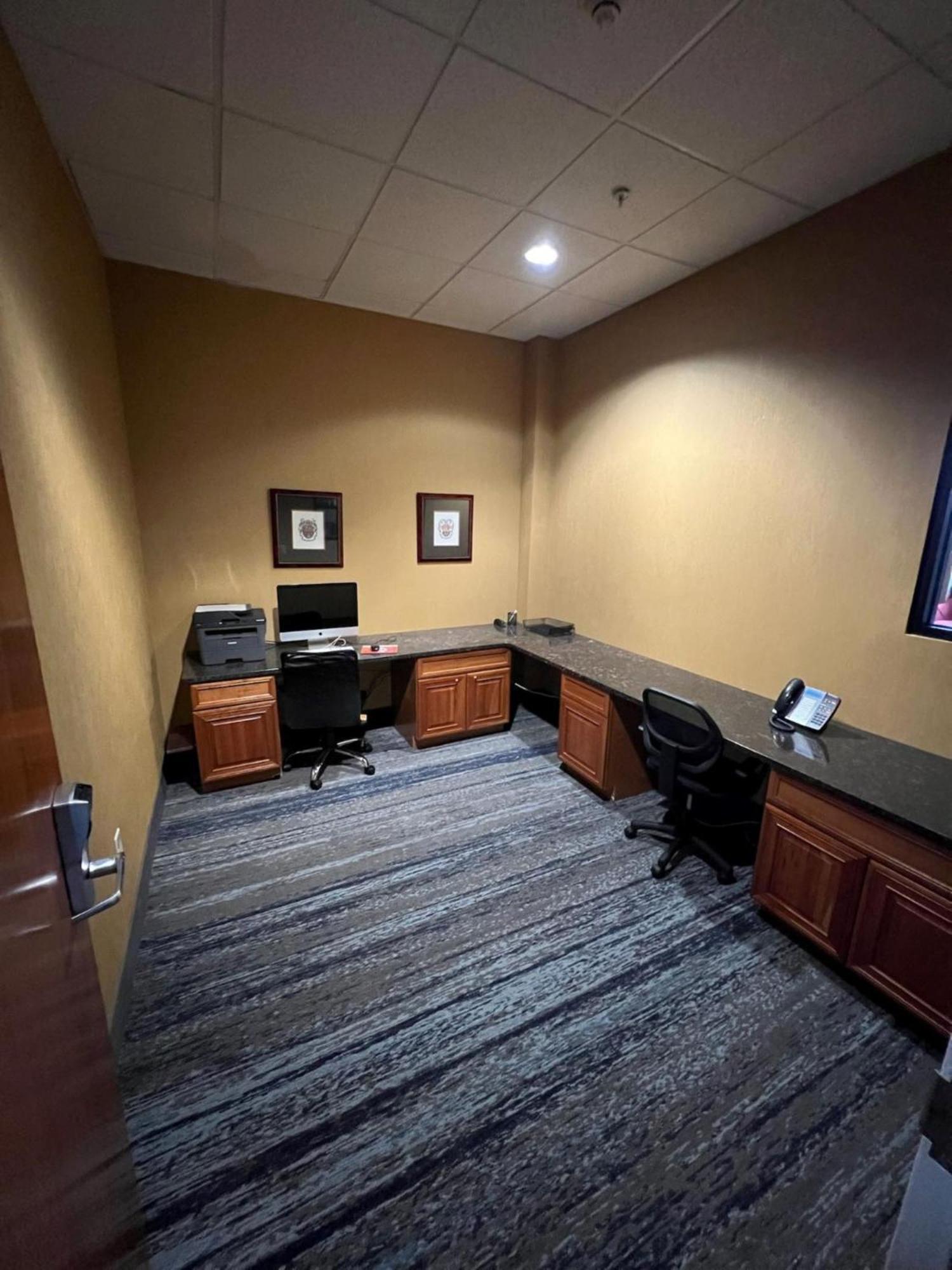 Holiday Inn Express & Suites Harrisburg West Mechanicsburg Bagian luar foto