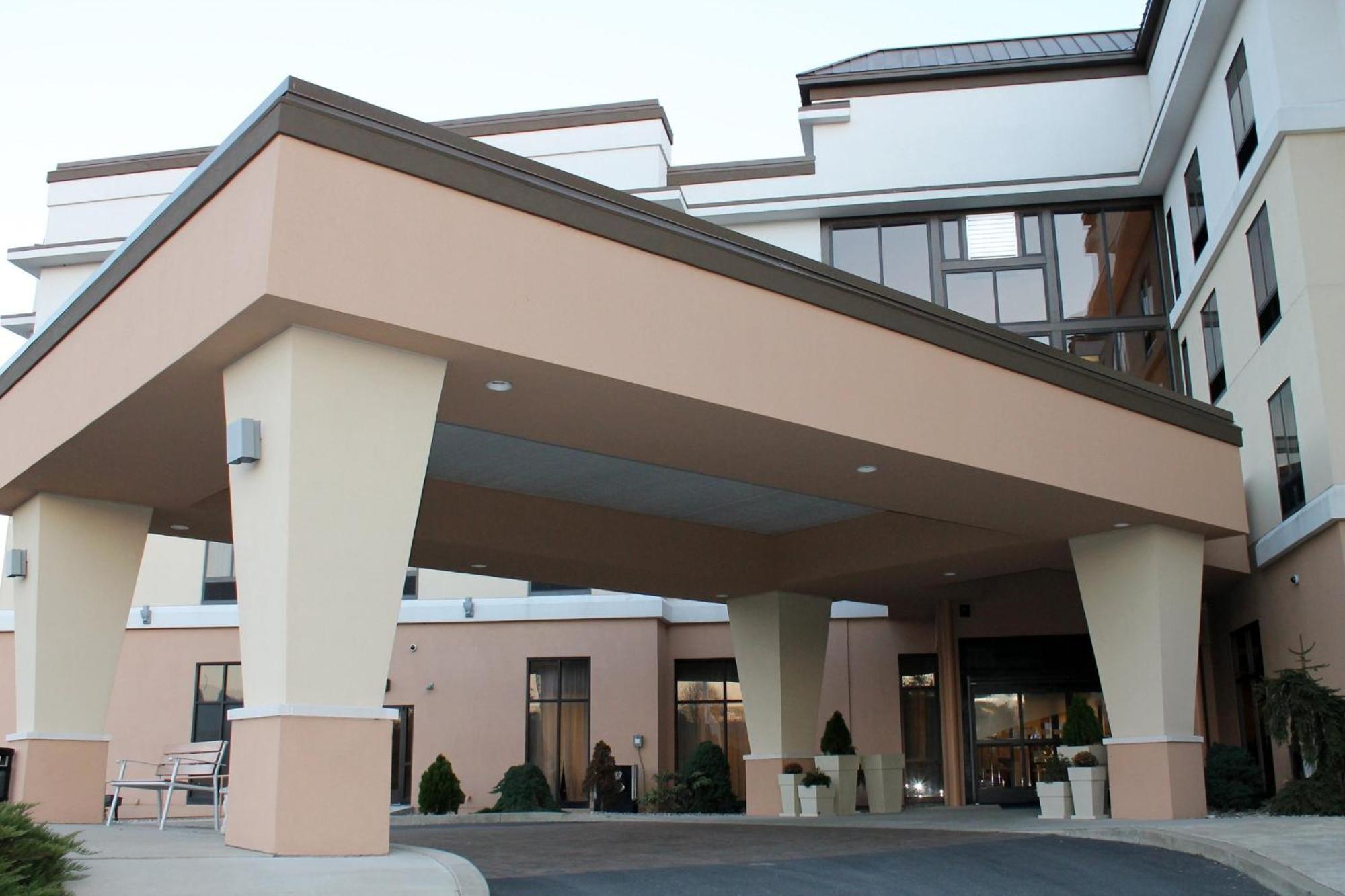 Holiday Inn Express & Suites Harrisburg West Mechanicsburg Bagian luar foto
