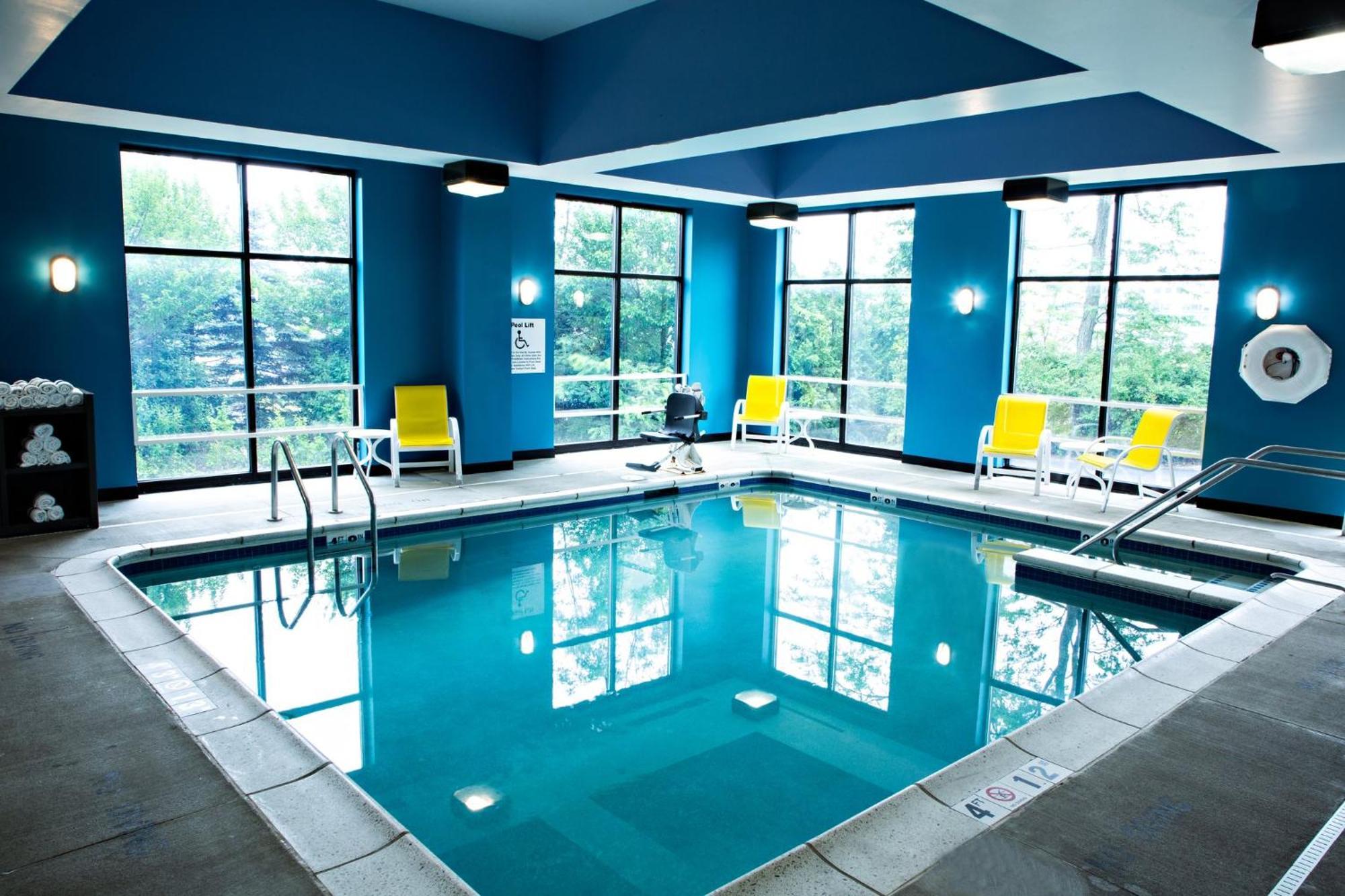 Holiday Inn Express & Suites Harrisburg West Mechanicsburg Bagian luar foto