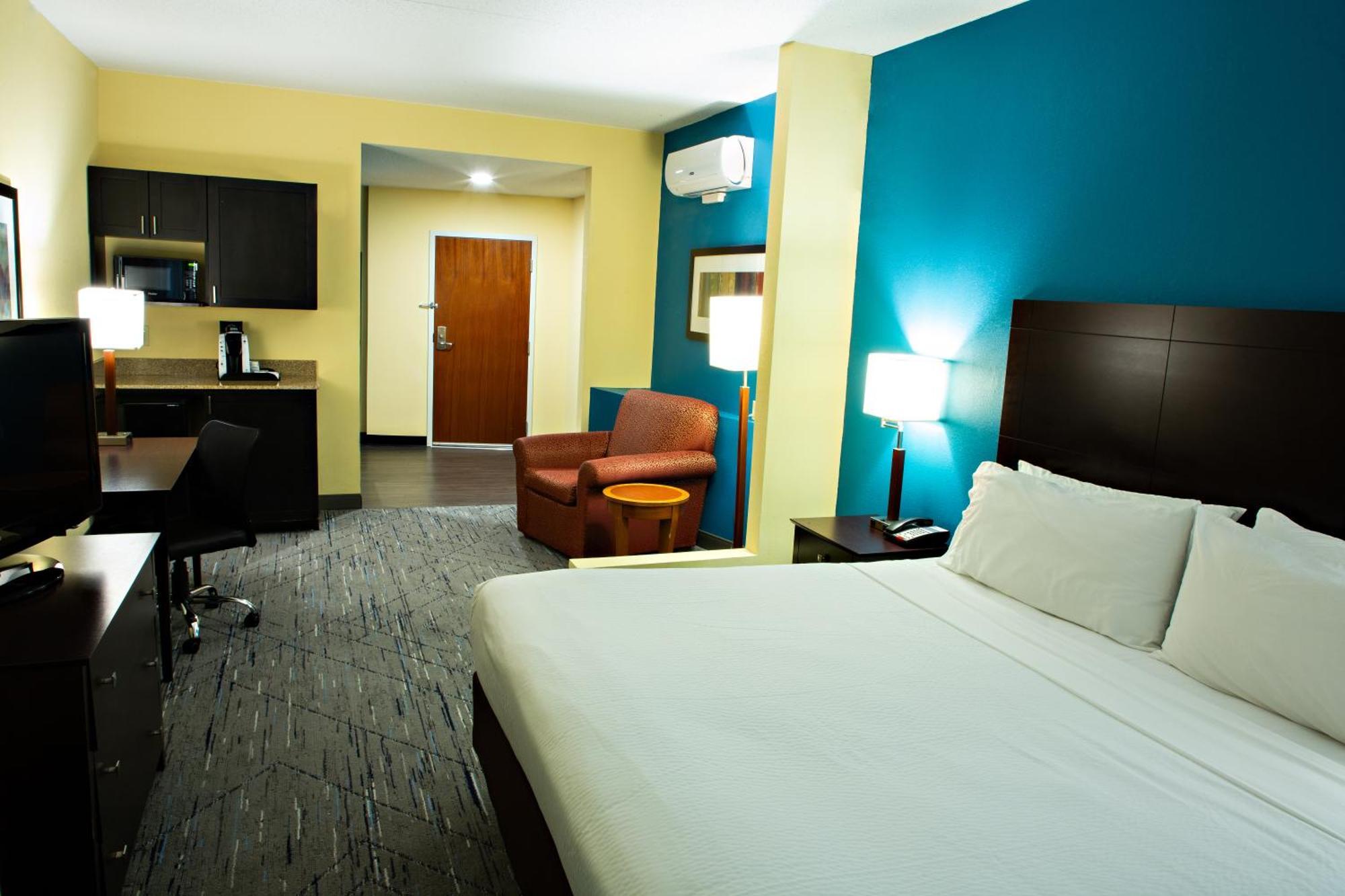 Holiday Inn Express & Suites Harrisburg West Mechanicsburg Bagian luar foto