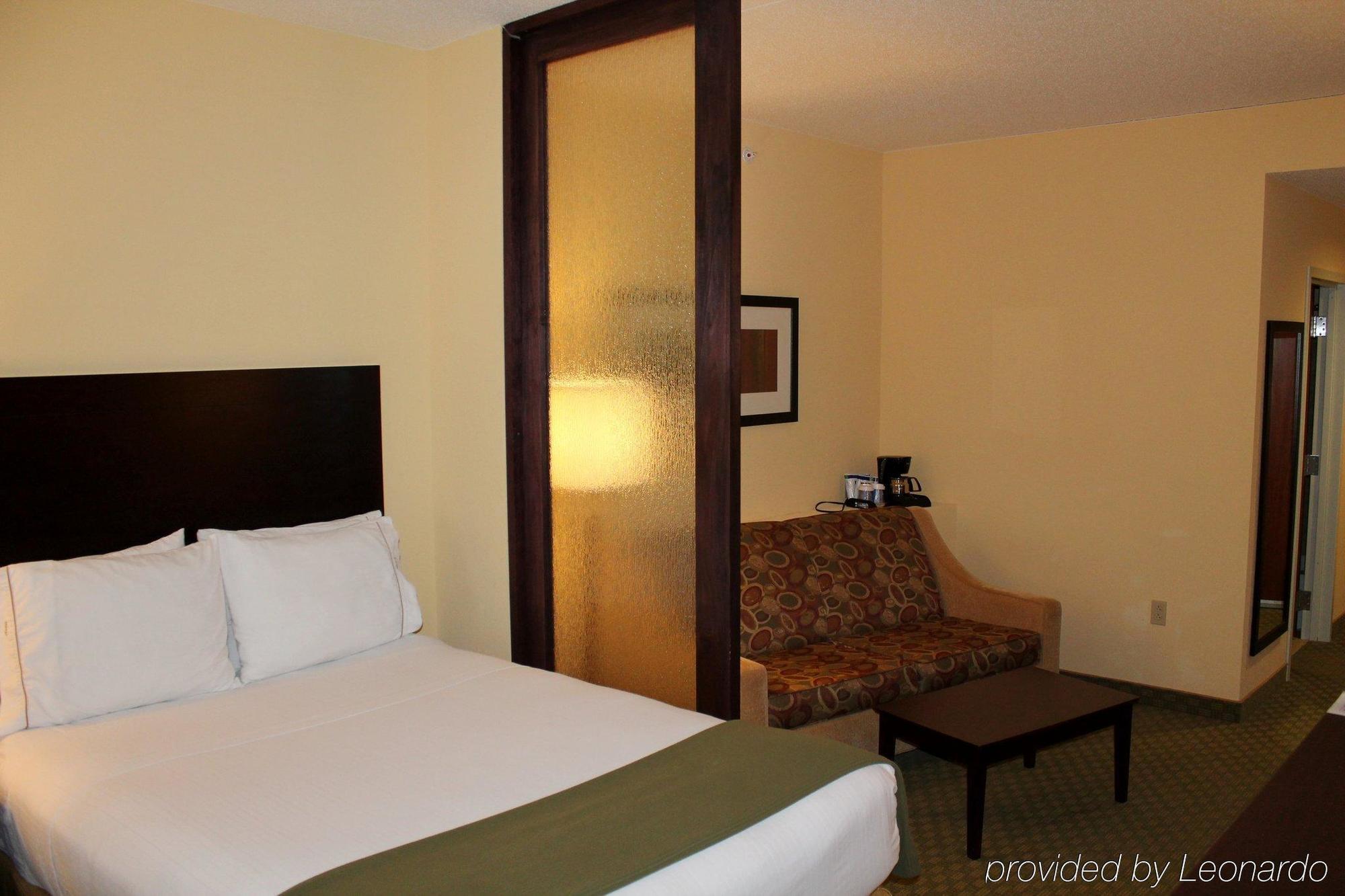 Holiday Inn Express & Suites Harrisburg West Mechanicsburg Bagian luar foto