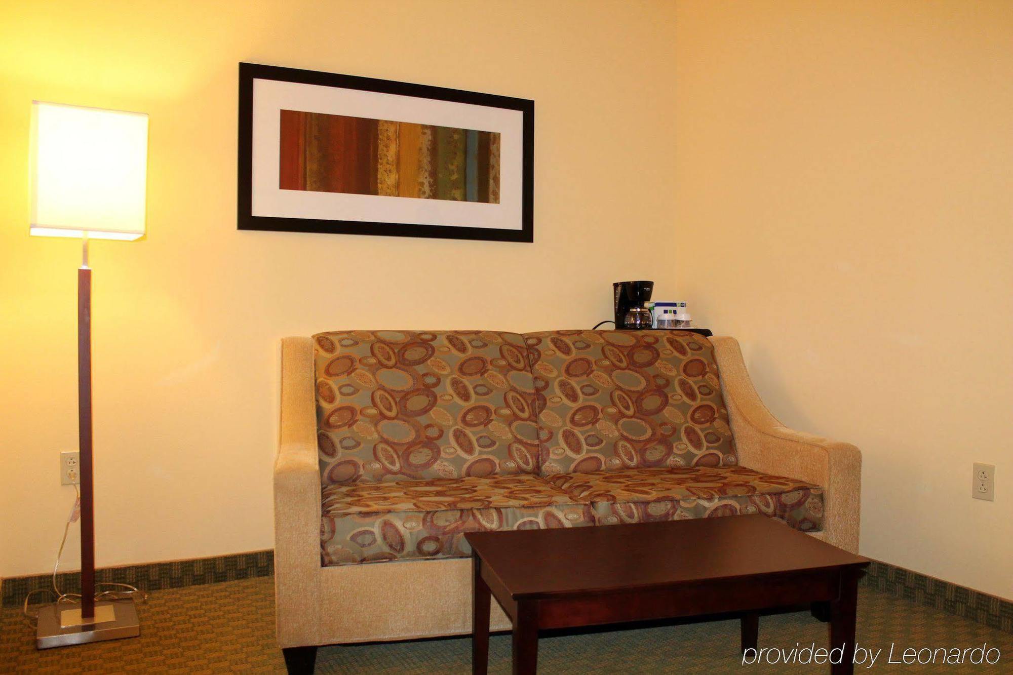 Holiday Inn Express & Suites Harrisburg West Mechanicsburg Bagian luar foto