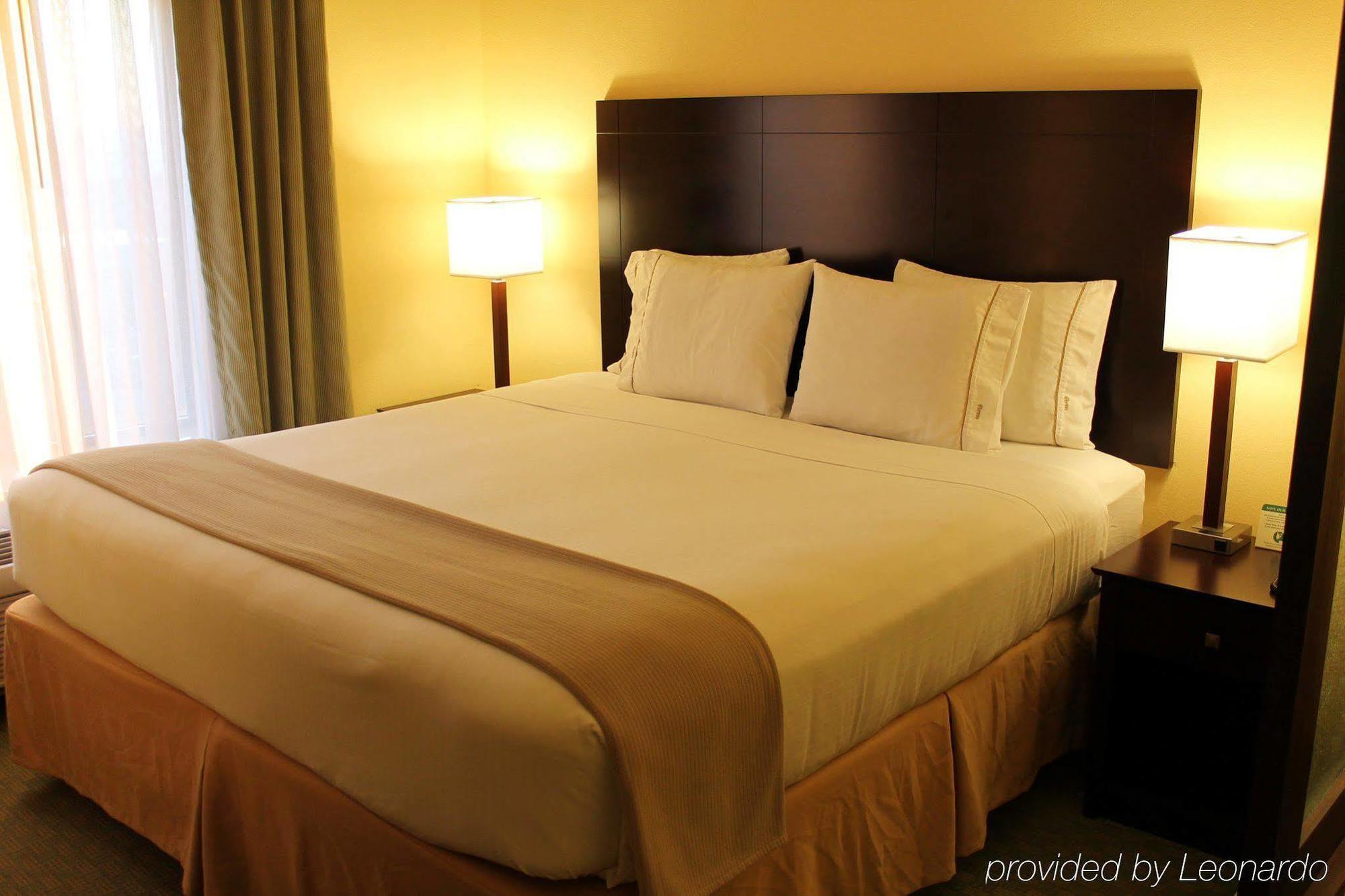 Holiday Inn Express & Suites Harrisburg West Mechanicsburg Bagian luar foto