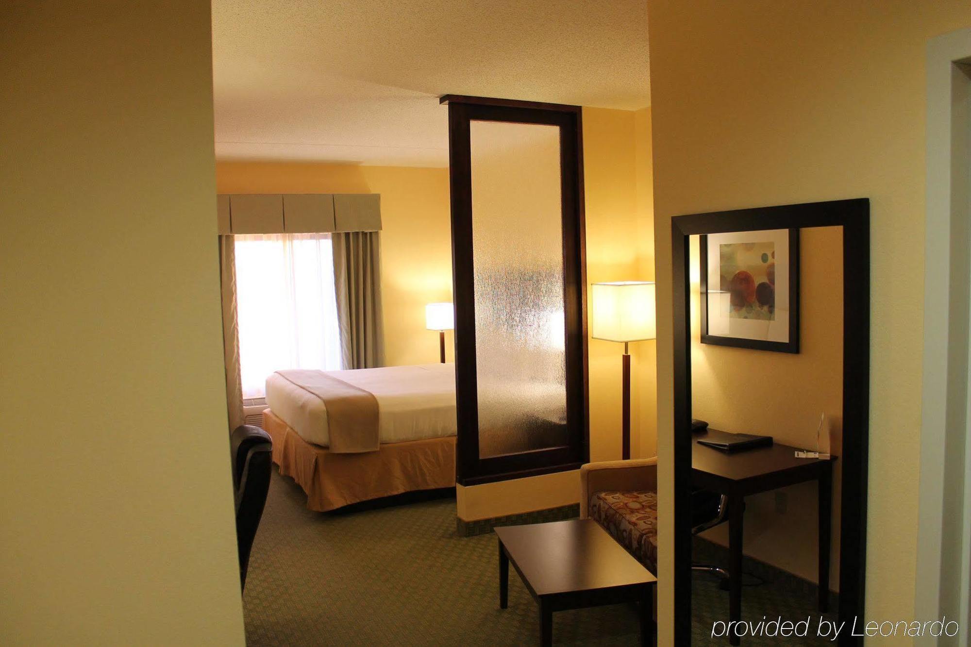Holiday Inn Express & Suites Harrisburg West Mechanicsburg Bagian luar foto