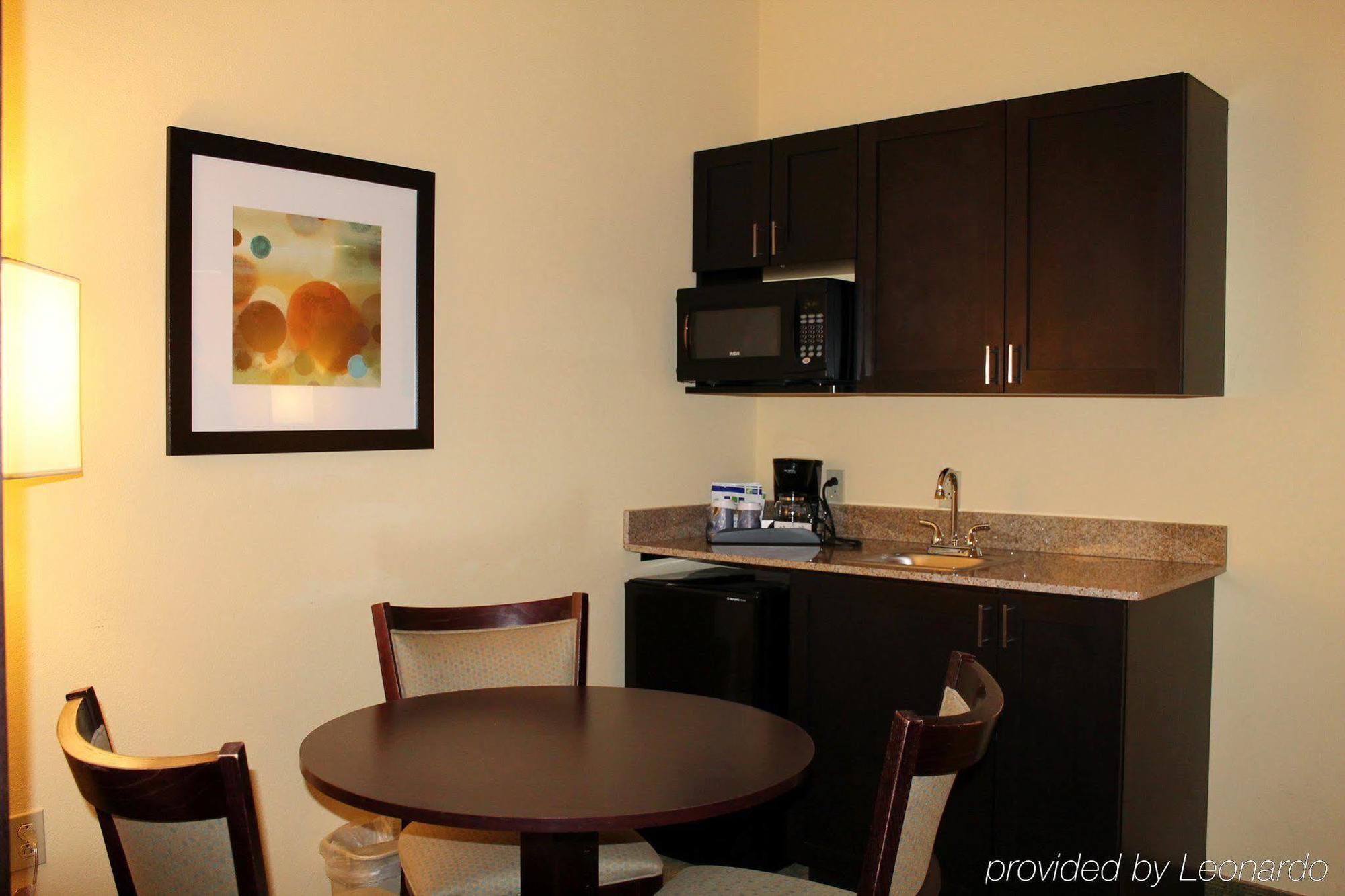 Holiday Inn Express & Suites Harrisburg West Mechanicsburg Bagian luar foto