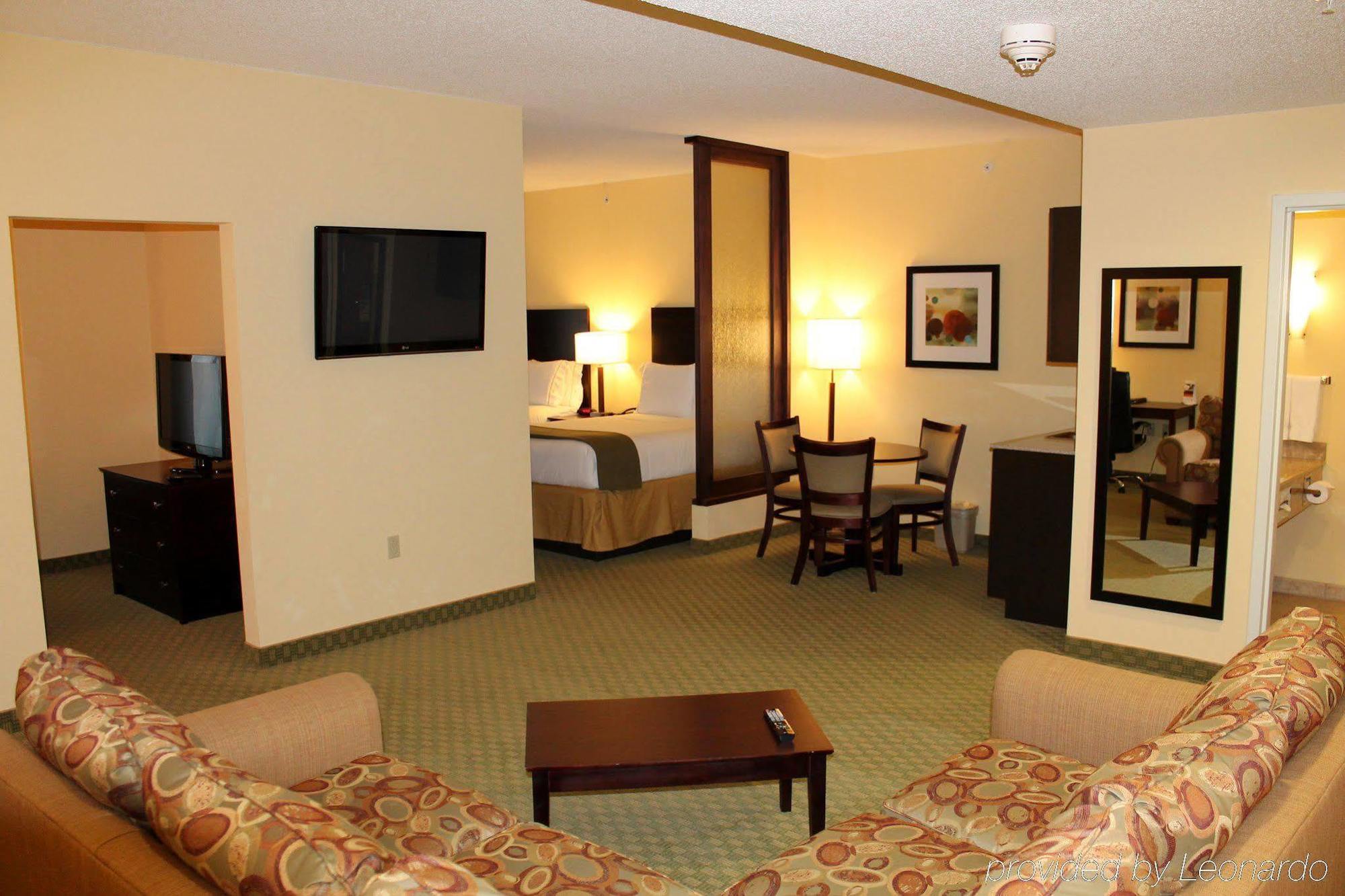 Holiday Inn Express & Suites Harrisburg West Mechanicsburg Bagian luar foto